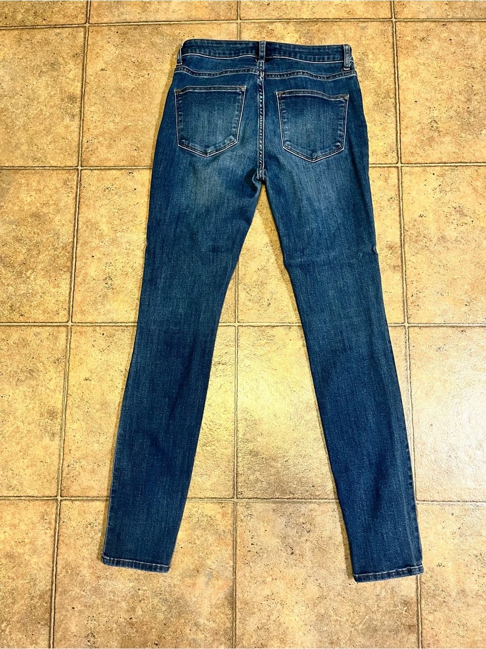 H&M Woman’s Dark Wash Skinny Jeans - Blue Size 4 - Picture 3 of 3